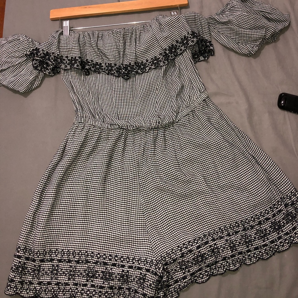 Checkered off the shoulder Romper ✨
